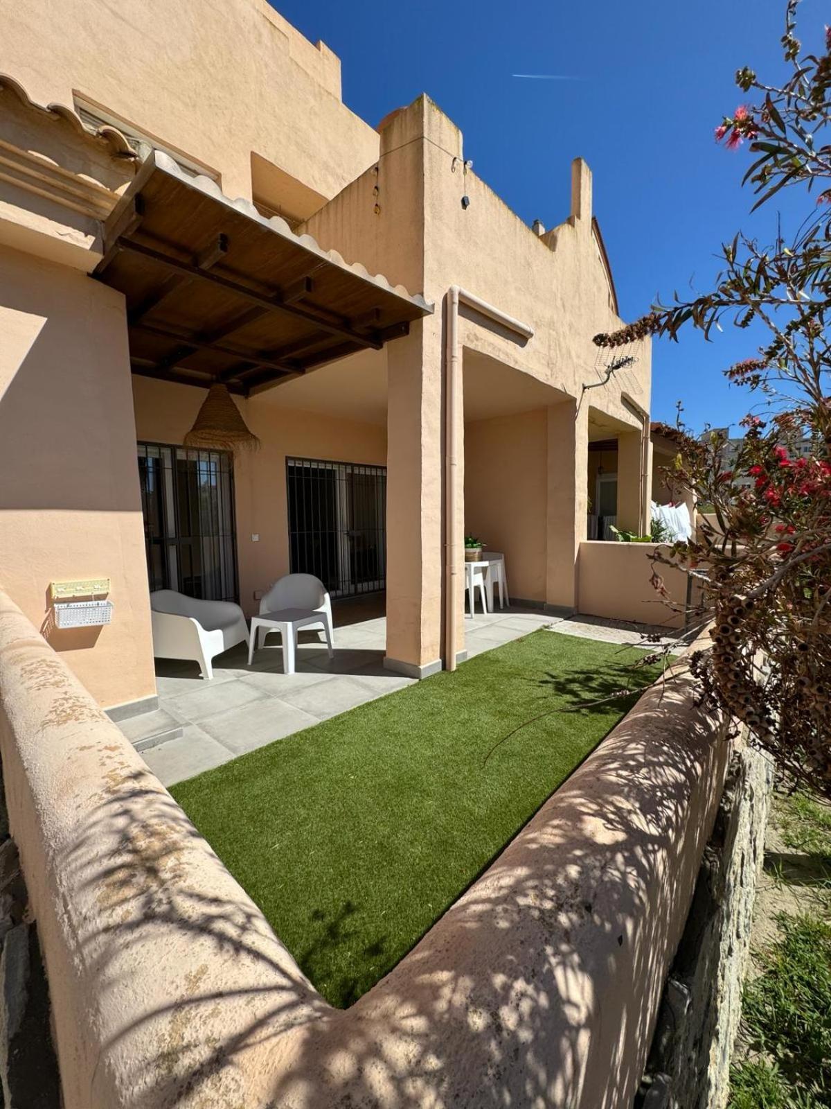 Surf Apartment - Wifi - Parking - Swimming Pool - Patio - Garden Tarifa Zewnętrze zdjęcie